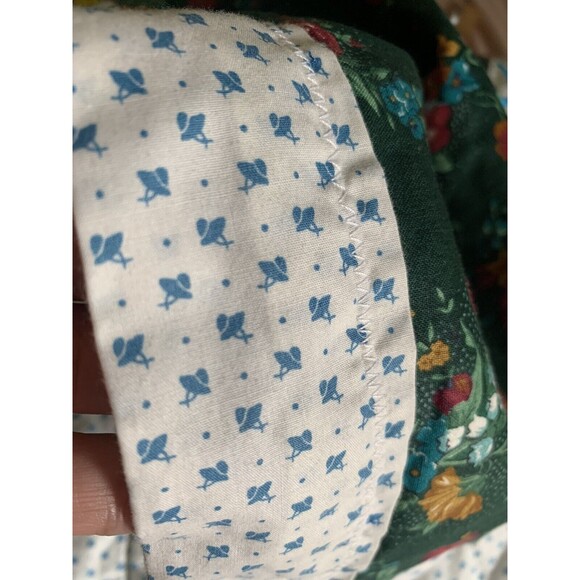 VtG Quilted  throw, 43” X 37” cotton fabric, Handmade Cottage Country Floral - Picture 7 of 13